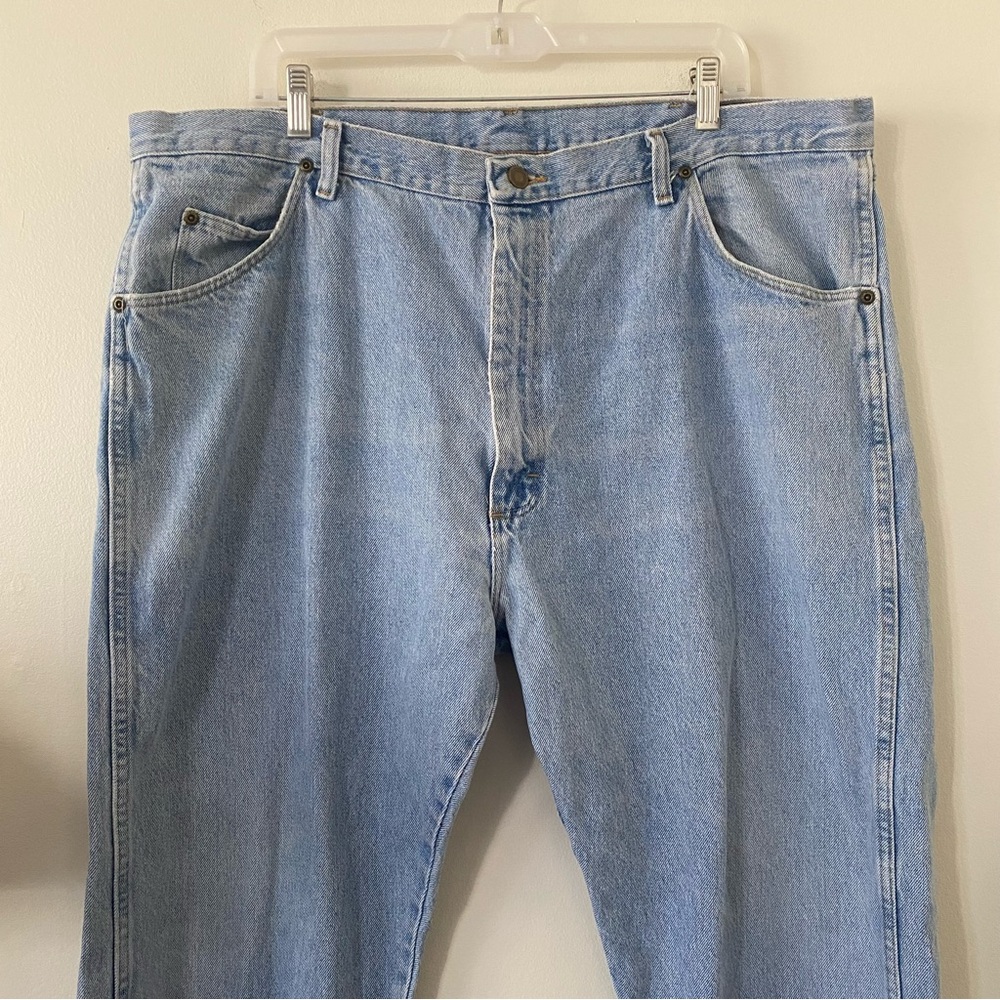 Wrangler Jeans Relaxed Fit Light Blue Denim 42” Waist/ 32” Inseam
